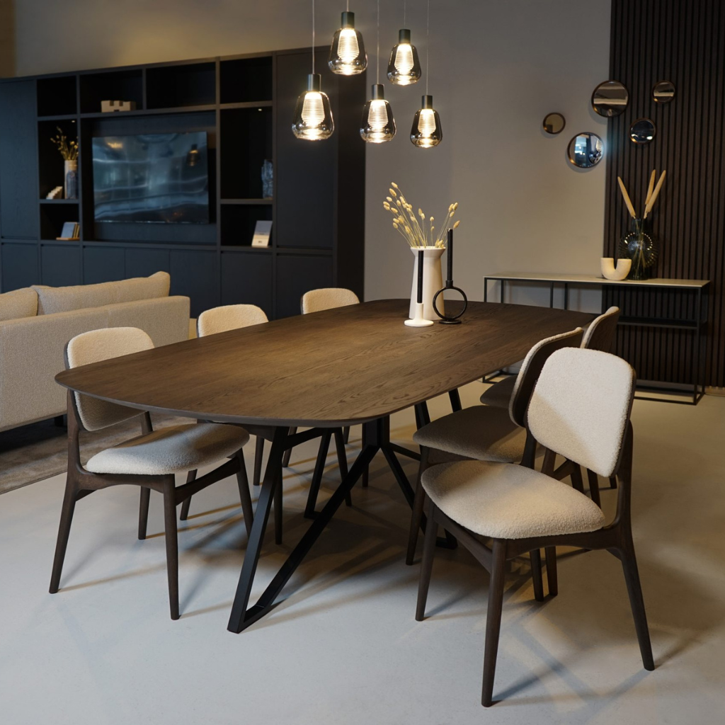 Plug meubelen katwijk Eetkamertafel ontwerpen maatwerk kleuren showroom interieur