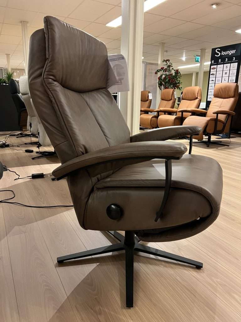 Relaxfauteuil 010-558B showmodel plug meubelen katwijk bruin leer