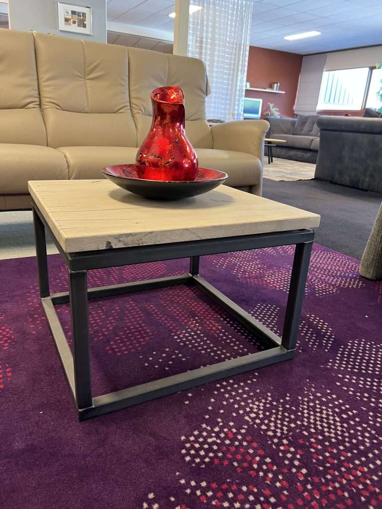 salontafel showmodel 60 x 60 cm eiken ijzer frame